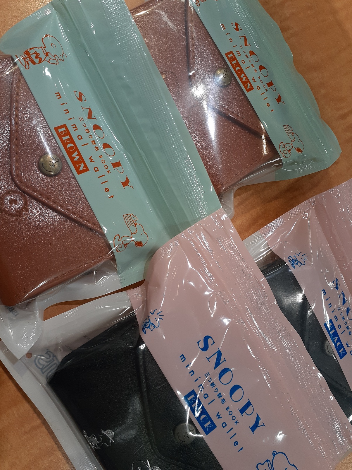 Hmv立川 スヌーピー ローソン Hmv限定 Snoopy 三つ折り財布 入荷 男女ともに持ちやすい黒とブラウンの2種類 め めっかわ Hmv立川 スヌーピー ローソン Hmv限定 Snoopy 三つ折り財布 入荷 男女ともに持ちやすい黒とブラウンの2種類 め めっかわ