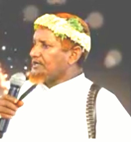 وجهاء من محافظة الدرب32👇
احد رجال القوات المسلحة وشاعر من كبار شعراء تهامة اشتهر بالبلاغة ورده القوي وإجادته لشعر الدمة وشعرالعرضةخلقه رفيع بشوش المحيا محبا للصلاة ومحافظ عليها كريم شهم انه الشاعر الكبير احمد مفرح الحفظي ( امصنيدلي) رحمه الله خدم الوطن فلاتنسوه من صالح دعائكم