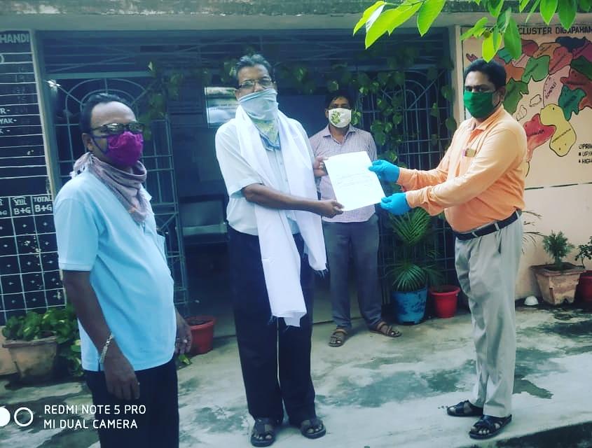 BDigapahandi's tweet photo. Sri Babu Sahu, Asst.Teacher, Nodal High School, S.Tikarapada, Smt. Sandhyarani Mahapatra, HM  in charge PUPS, Anangapur, Sri Prasanta Khadagaray, Asst. Tr. PS, Sanaburuda have retired from Govt. Service on 31.07.2020. # Retirement felicition from BEO office..Wished good health... https://t.co/vnNmUqQcHj