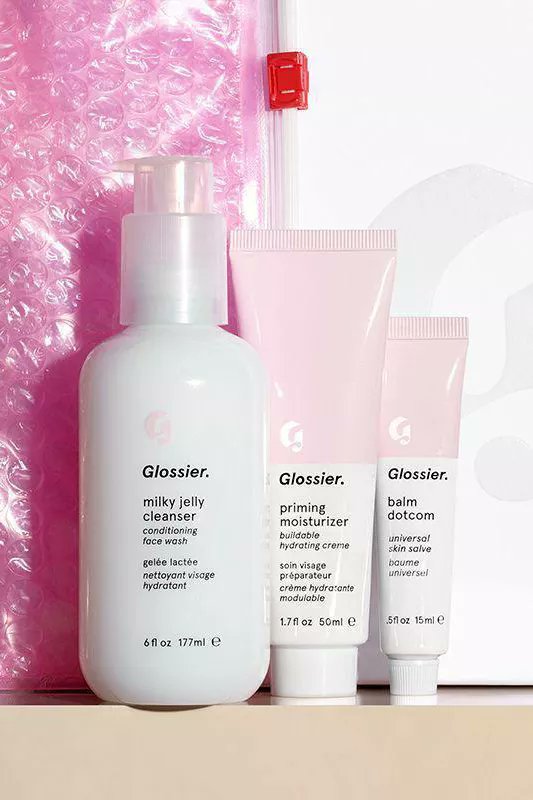 Corporate MinimalismBoth the introduction of the iPhone and the Great Recession brought this aesthetic to the forefront. A homogenized form of Soft Club style, this aesthetic was utilitarian, visually-striking and, above all else, cheap. Which is why it still exists today.