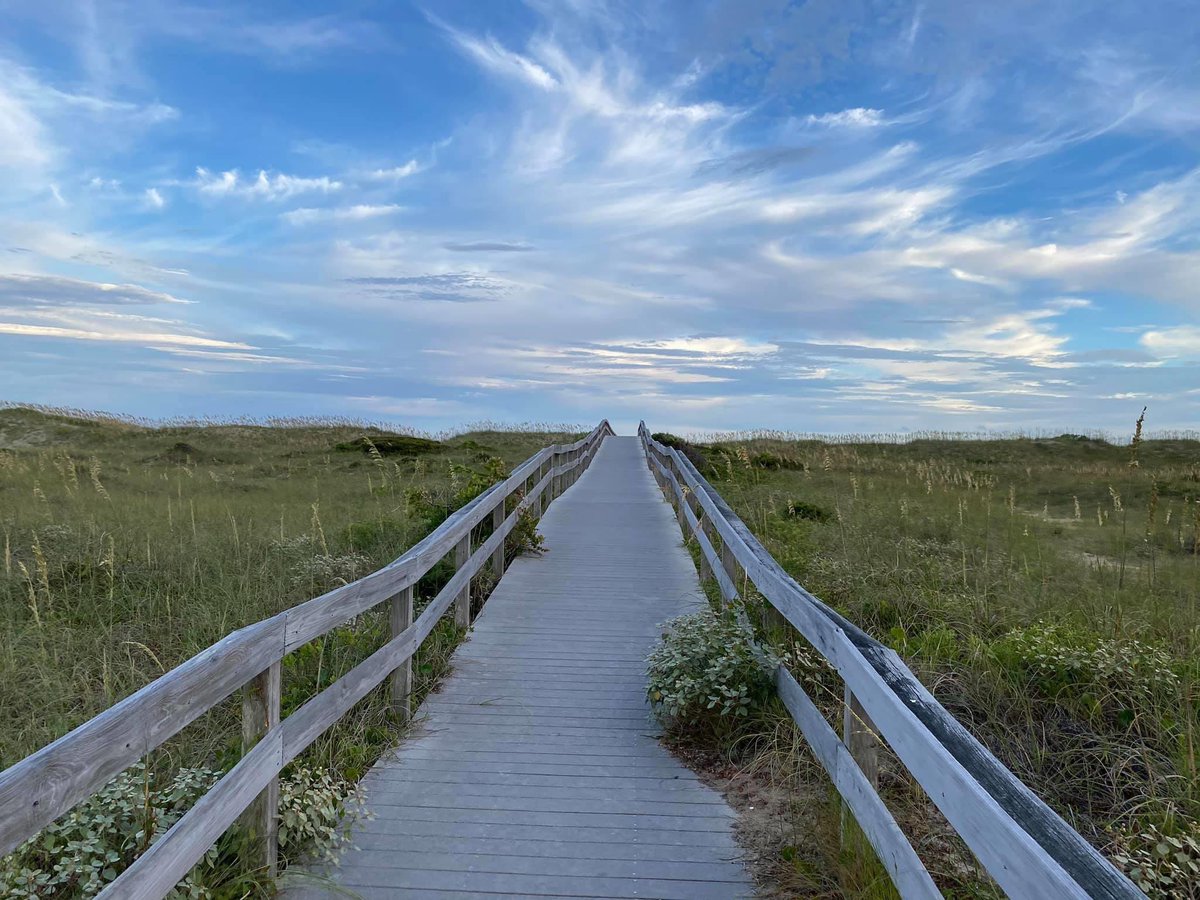 Tatiana_Kushner's tweet photo. ...After so many hours on the road finally got to where my heart belongs.... The Outerbanks, paradise on earth! 🤙🏻
...and I totally plan on relating every single thing we do in the next 2 weeks to each episode of @obxonnetflix in some way🙂 #pouge #kook #obx #outerbanks https://t.co/TDkXWCL0LK