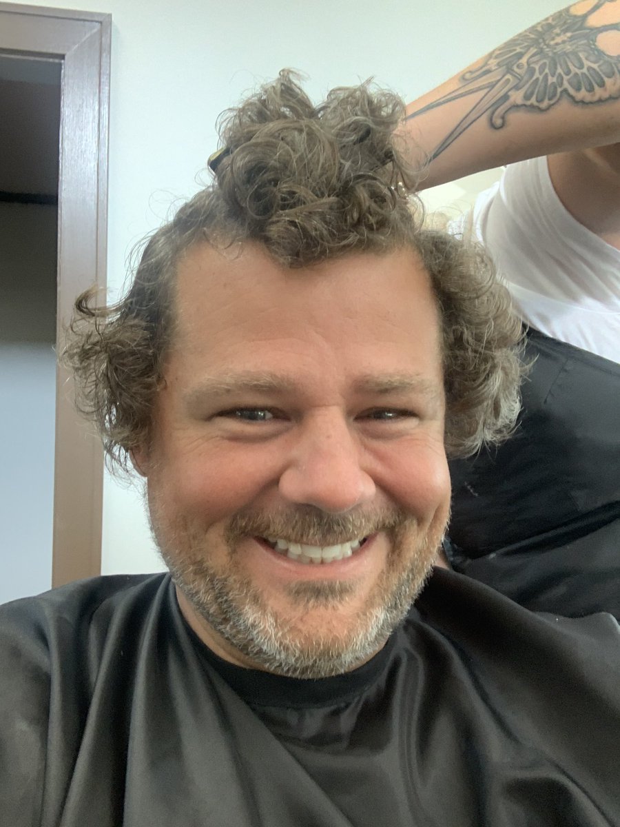 StewyOBKY's tweet photo. @PatrickMahomes Some quartiene dedication while the barber was closed. 😂#GoChiefs https://t.co/ZIzDRugR2a