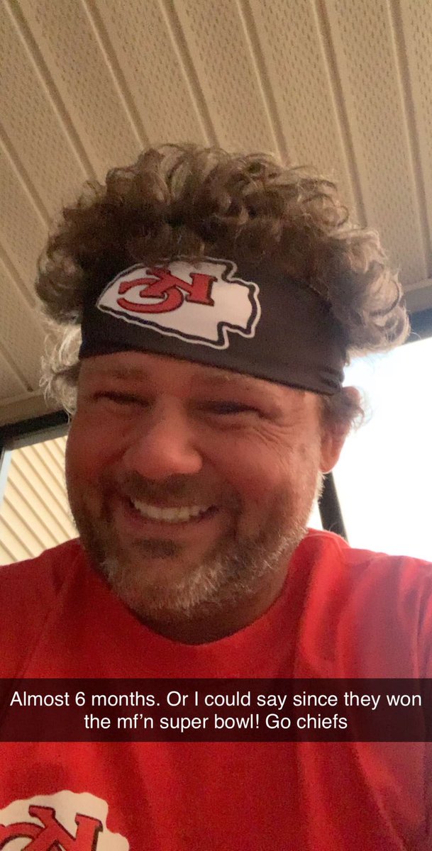 StewyOBKY's tweet photo. @PatrickMahomes Some quartiene dedication while the barber was closed. 😂#GoChiefs https://t.co/ZIzDRugR2a