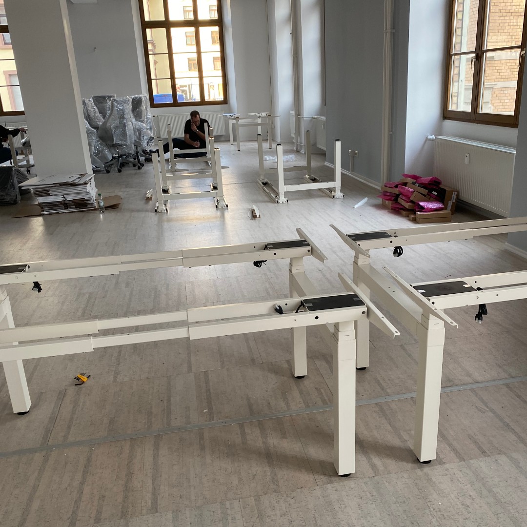 aggersbjerg's tweet image. Tink Tank Look Back!
Es war ein bisschen wie Lego sammeln, als alle die höhen-verstellbare Tische geliefert wurden. Und viele Sonntage im Space. Ich habe jeden Tisch mit toller Unterstützung von Schauwerk angefasst und aufgebaut.
#coworking #lookback #buildingbox