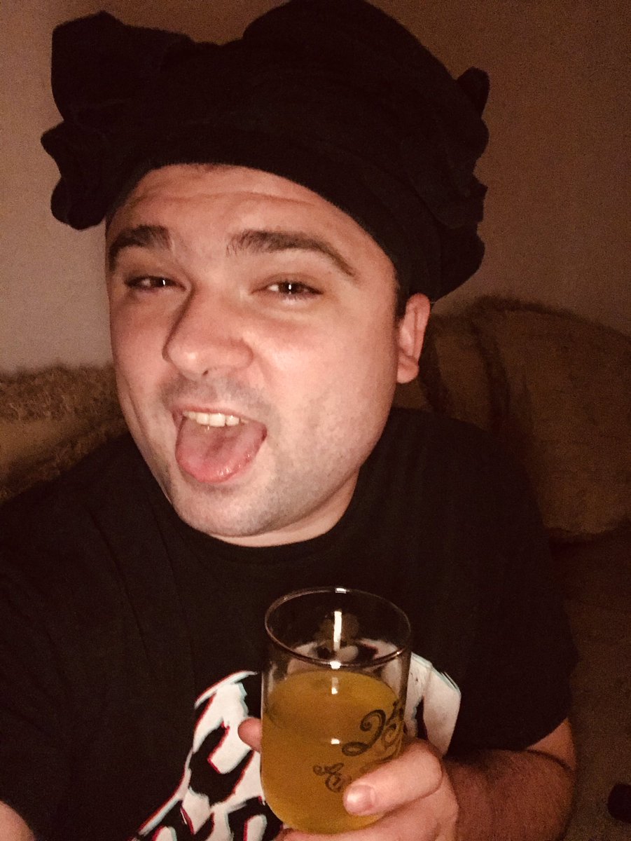 Christo74842234's tweet image. Yes I’m gay and dress differently