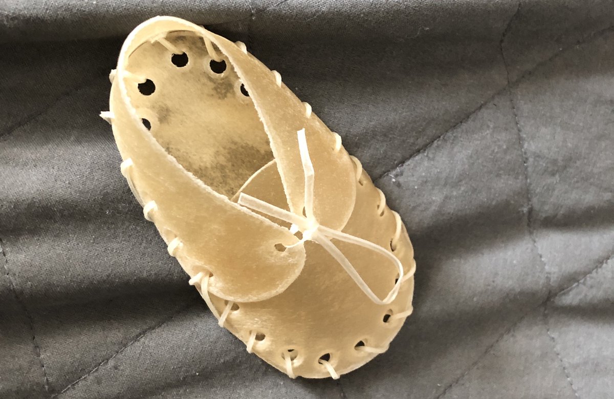 Lastenkenkäluu. En ole koirakouluttaja, mutta jotenkin arveluttaa tämä.