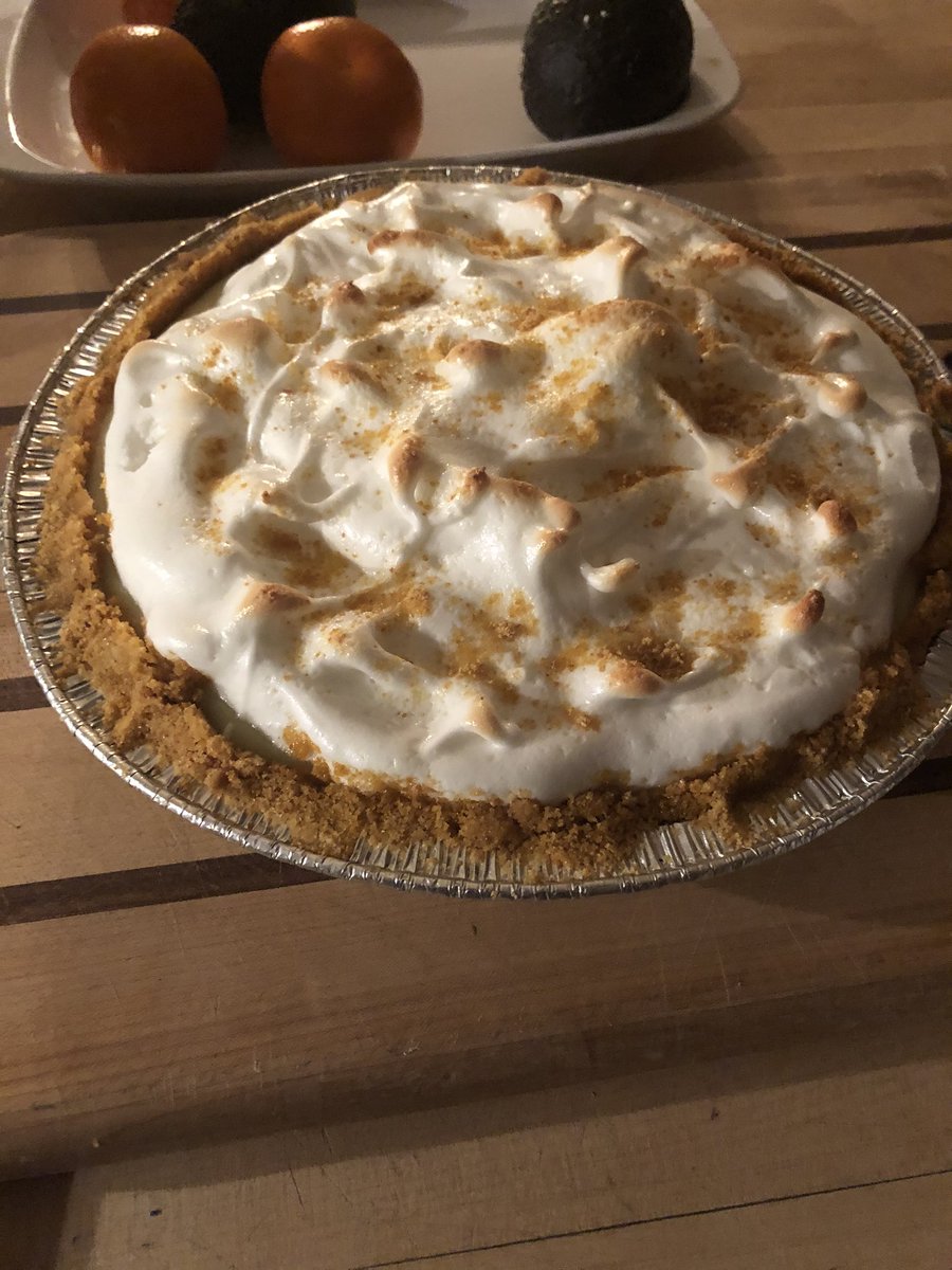 annaleeskinner's tweet photo. Friends over for dinner tonight so I made my #flapperpie #prairiething https://t.co/NEINxUXXxu