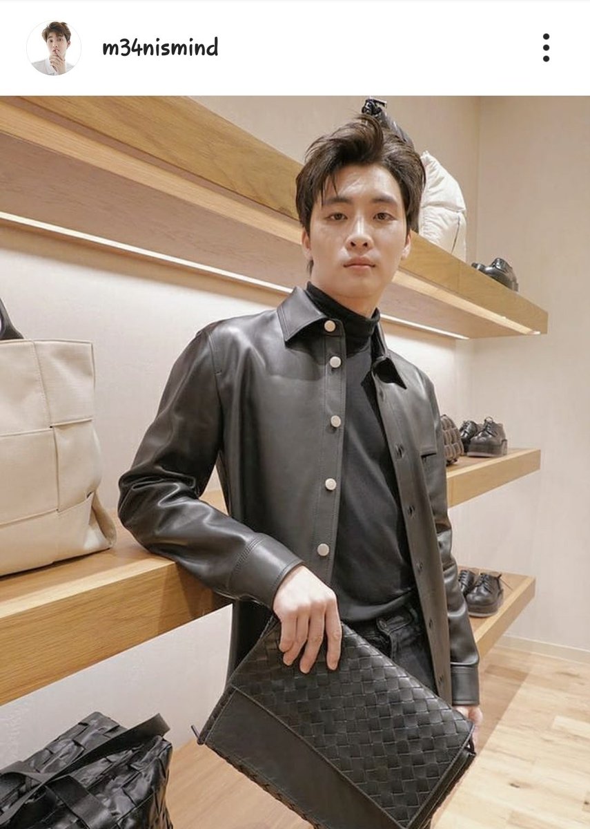 2wish_Squadron's tweet photo. Mean Updated !!! 💙

Always handsome and dazzling.
_🌻_ 

#BottegaVeneta
#Prefall2020
#MeanPhiravich 
#M34NION #2wish 
#2wishsquadron

©️MeanIGpost https://t.co/WluFgWtHzY