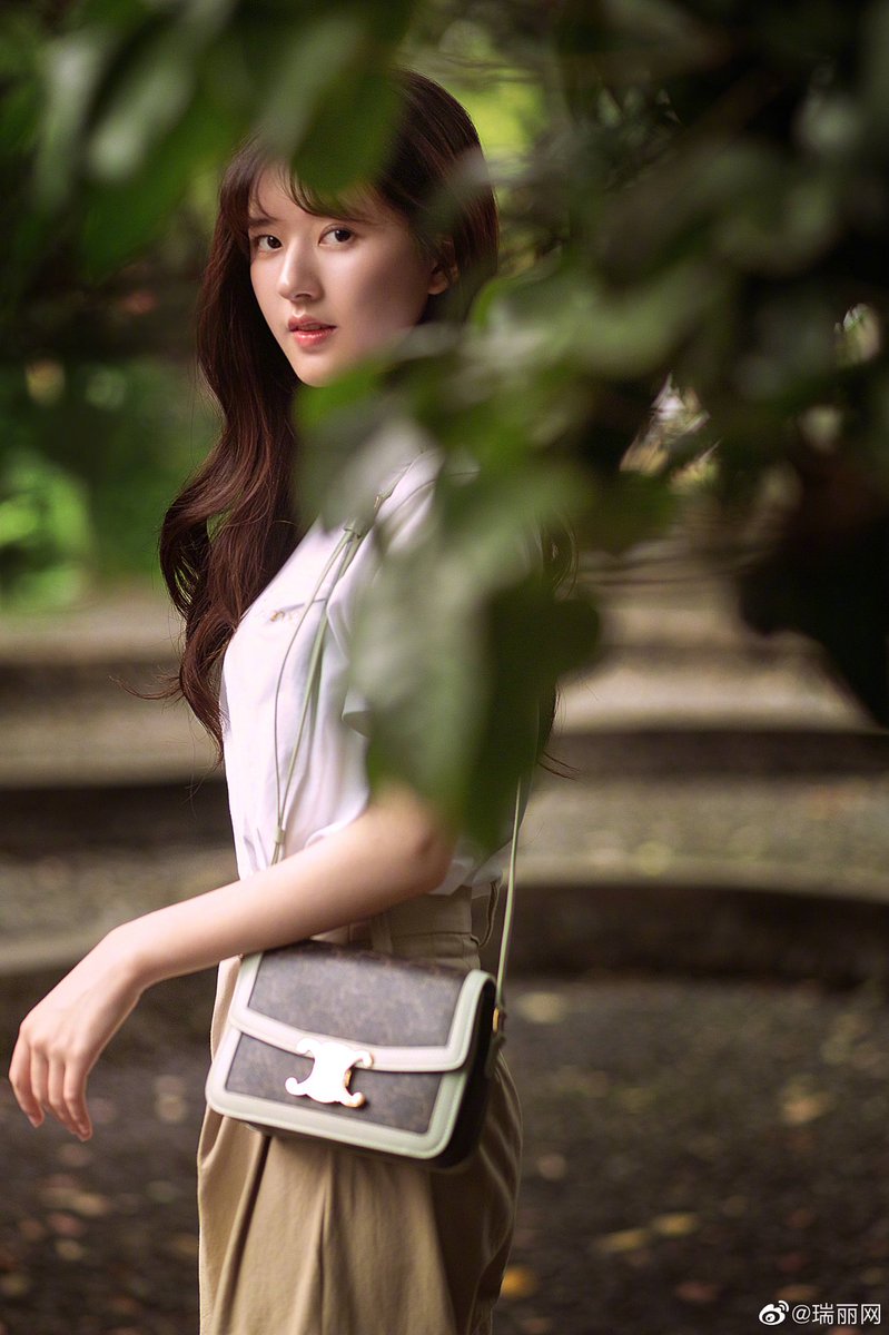 zhao lusi 赵露思 ♡ tweet media