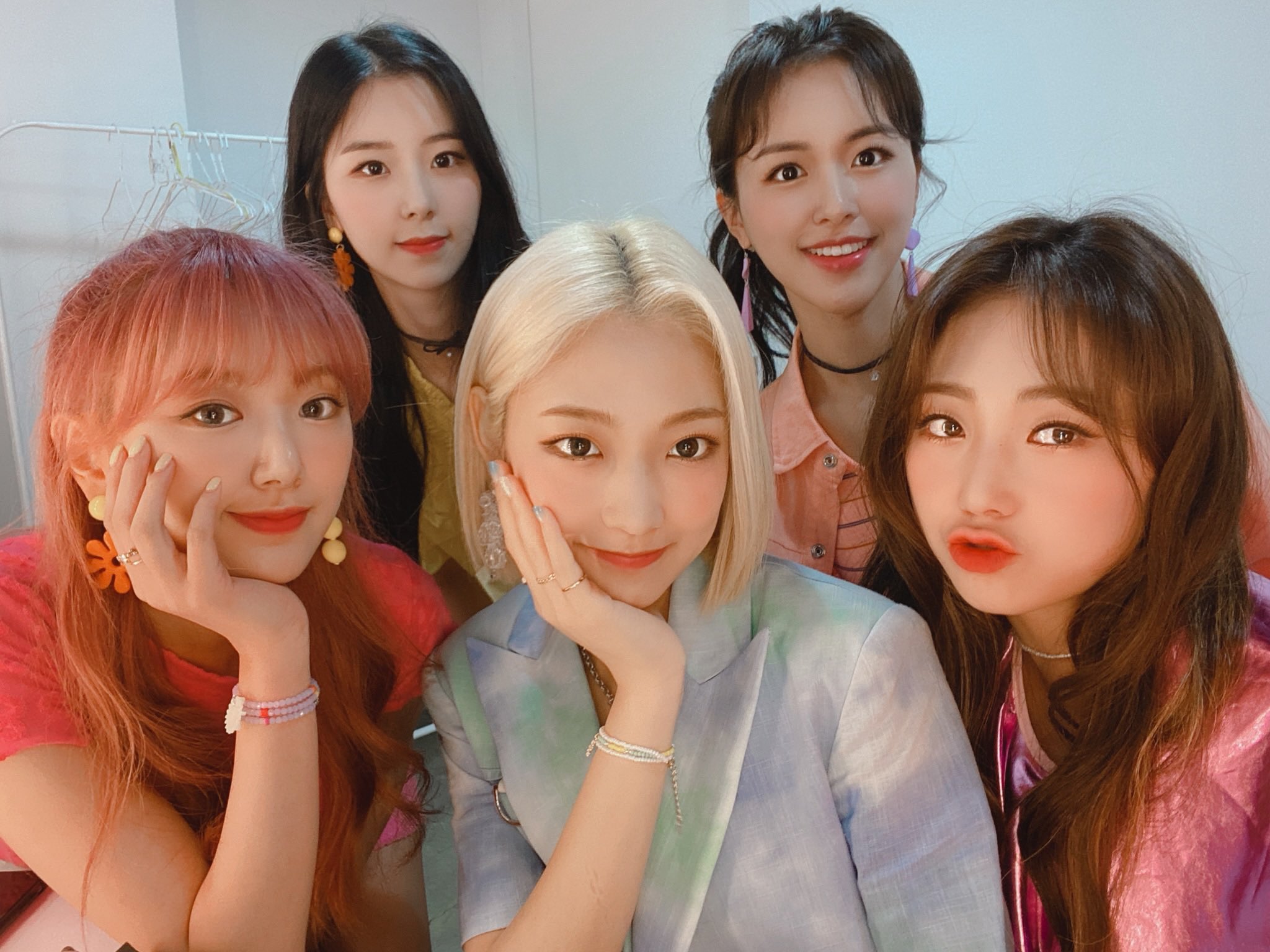 EeyoGzrU0AIOL_B?format=jpg&name=large