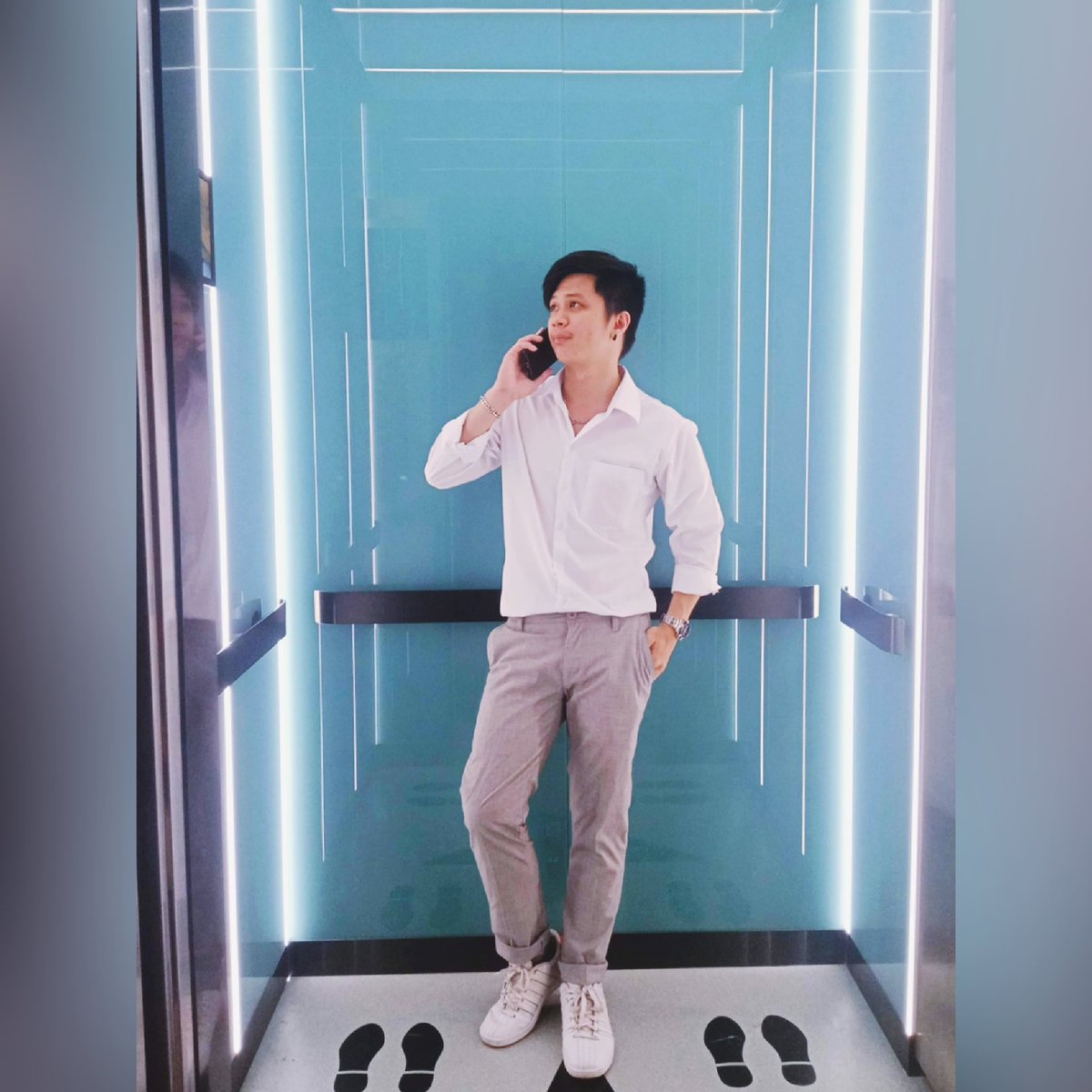 PrinceKishiro's tweet photo. เวลาเราเข้าลิฟท์ ลิฟท์ ไม่ได้เป็นตัวกำหนดว่าเราต้องไปชั้นไหน ตัวเราเองนั้นต้องเป็นคนเลือกชั้นเอง ... ฮัลโหลๆ ไปชั้นที่มีความหวังหน่อยครับ #PIKI #lyf #lyfsukhumvit8 #bangkok #livelyfhere #lyfgoeslocal #virtuallyf #lyffunan https://t.co/OF18qKb8Ms