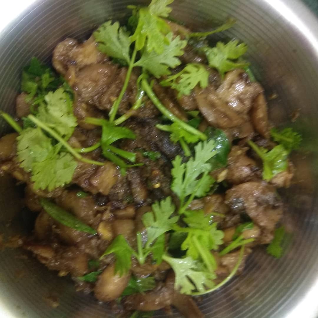 Mushroom pepper fry

youtu.be/M3lh2OnWZEk

#HealthyFood #mushroom #mushroompepperfry #Cooking #cookingvideo