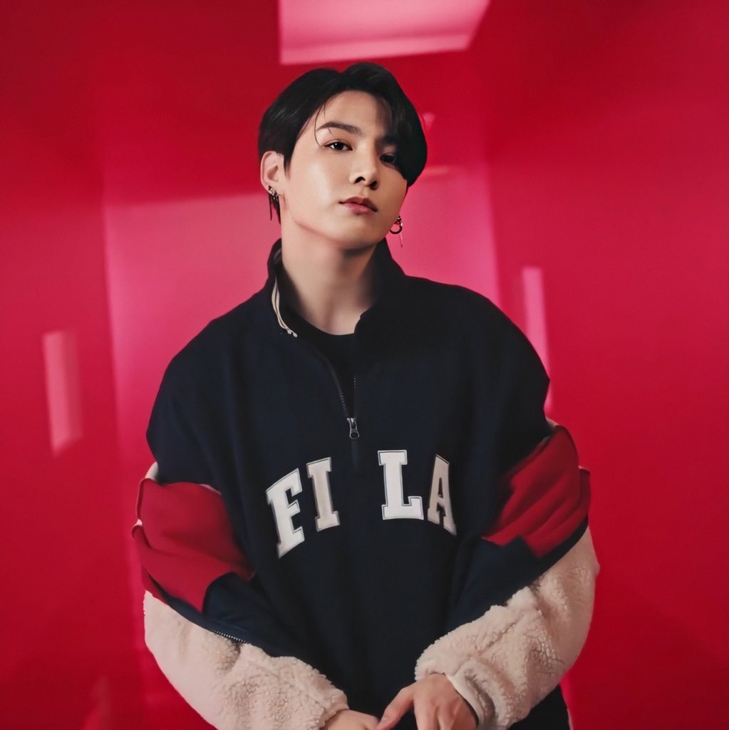 𝐽𝐾 📁 on X: [INFO] After the FILA X BTS 'Go Beyond' video, Jungkook's  clothings climbed the FILA BEST rankings, both his jacket and the half-zip  up shirt (jumping 71🔺 spots) are