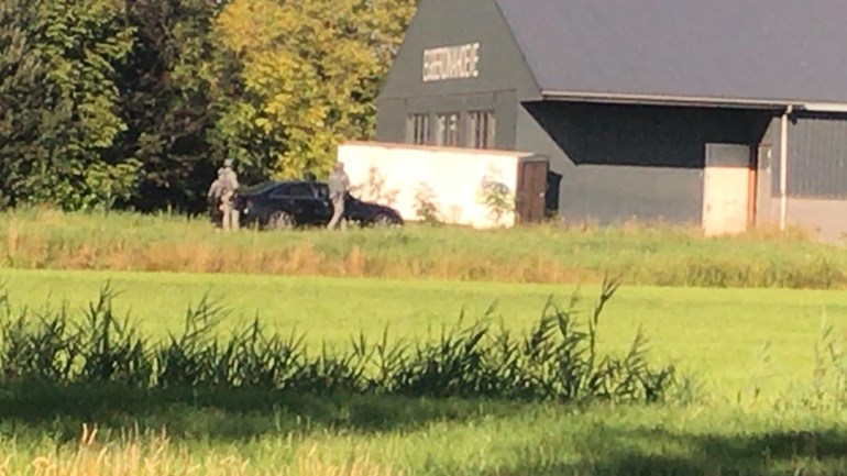 Grote politie-inval in Nijeveense Bovenboer: De politie heeft een inval gedaan in een bedrijfshal in het gehucht Nijeveense Bovenboer.