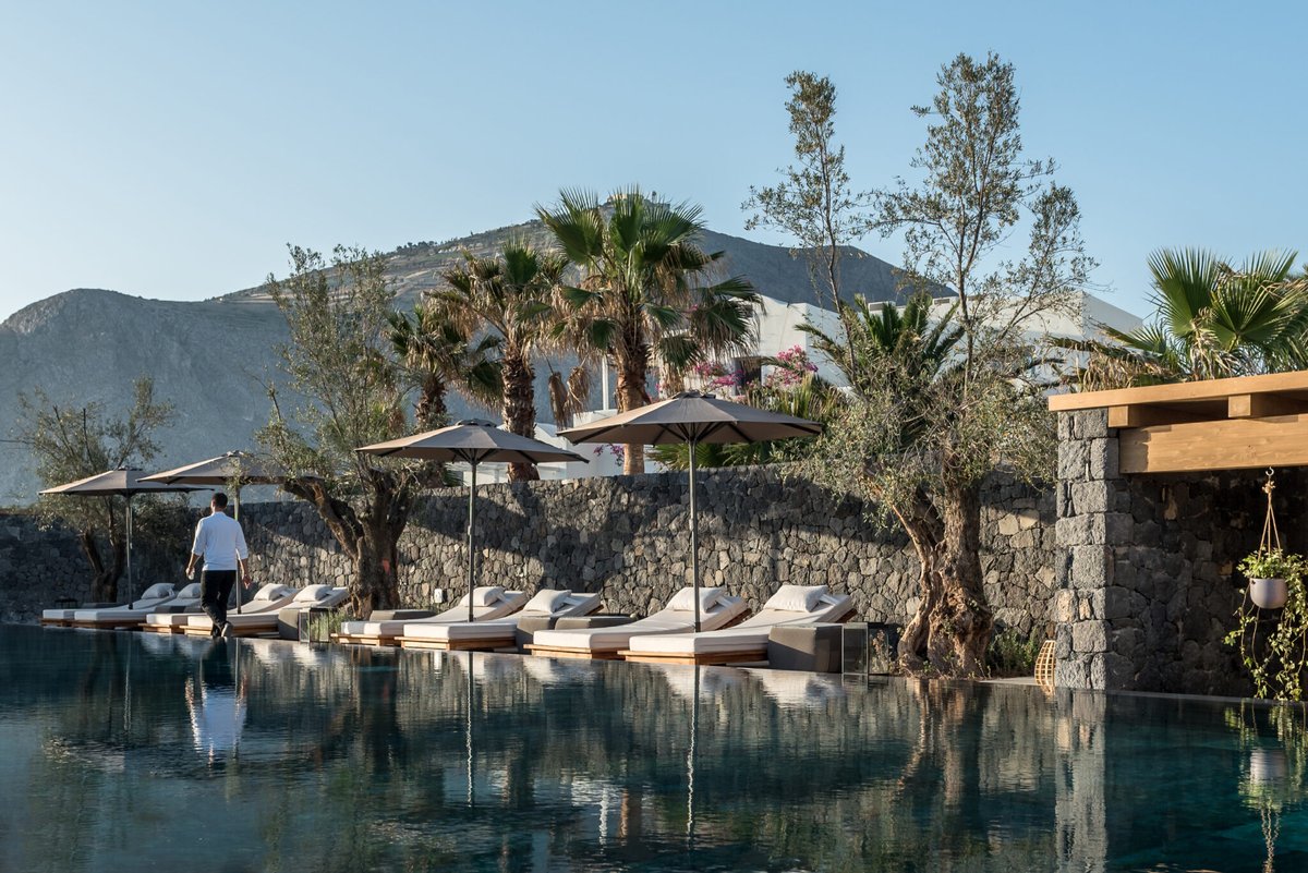 RussianIslander's tweet image. Hotel buy-outs: Santorini's Istoria reopens as private villa experience globetrender.com/2020/08/06/san… через @globetrender