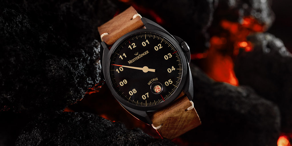 MeisterSingerMS's tweet image. #MeisterSinger Metris Black Line dressed in jet black with #DLCcoating. The watch is waterproof up to 20 bar and your perfect everyday and night companion. More about the #watchofthemonth on our blog:  blog.meistersinger.de/2020/08/07/wat… 

#singlehandwatch #superhero #batman #divewatch