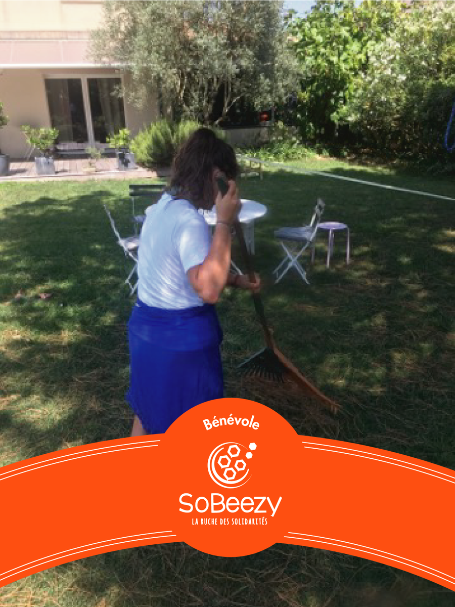 Encore un beau moment de partage ! 🥰
Pauline a 17 ans et a voulu être utile pendant ses vacances. Nous l'avons orienté vers un utilisateur #SoBeezy qui avait besoin d'aide pour tailler un arbuste et ramasser les épines de pin de son jardin 🤩
