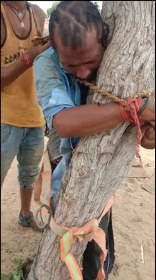 RooshafSpeaks's tweet photo. This is the situation of minorities in india Shame..this man is Dalit by relegion and the hindus beat him and drink them urine
#ExtremistIndia
#Secularism
#secularindia
#Islamophobia_in_india https://t.co/TzxQvyaXv8
