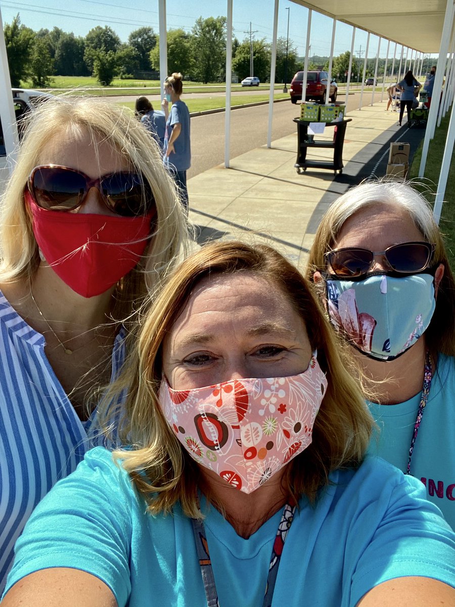 MrsKirkLPS's tweet photo. It was a Meet the Teacher tonight . Yes , it looked and felt a little different but the heart was all there . We met our new second graders tonight and to see their joy and excitement to come back to school was so encouraging! @LaurieNorrisLPS  @TweetDCS_LPS  @mhthompson_LPS https://t.co/v6n2Ss4wwz