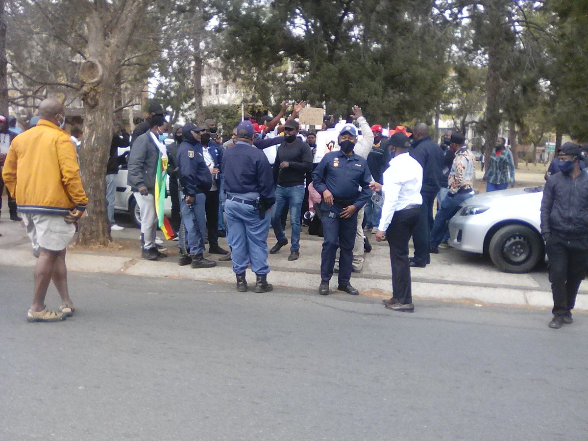 media_shuga's tweet photo. #Zimbabweanlivesmatters at Union Building right now https://t.co/Sv5Zpbcy6P