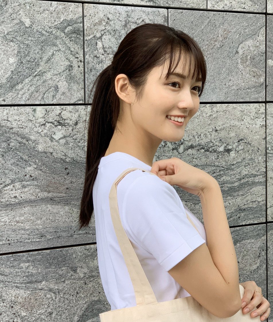 تويتر 水谷果穂スタッフ 公式 على تويتر グッズももう少しでお知らせ できると思います グッズ 可愛いです そして本日 8 7 までfcサイトにて 歌ってほしい曲 やってほしいこと を募集中です ぜひチェックをお願い致します T Co