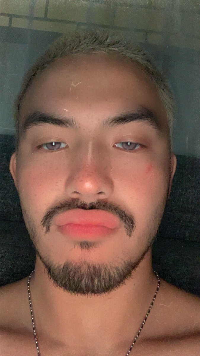 tonythesharky's tweet photo. my aircon fell on ma face lol https://t.co/oopd5BaM3u