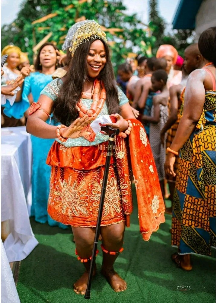 Money for the brothersTimes have changed; most people now live in cities, so the canoe and fishing nets are now monetised and handed over to the bride along-side money for her waist.