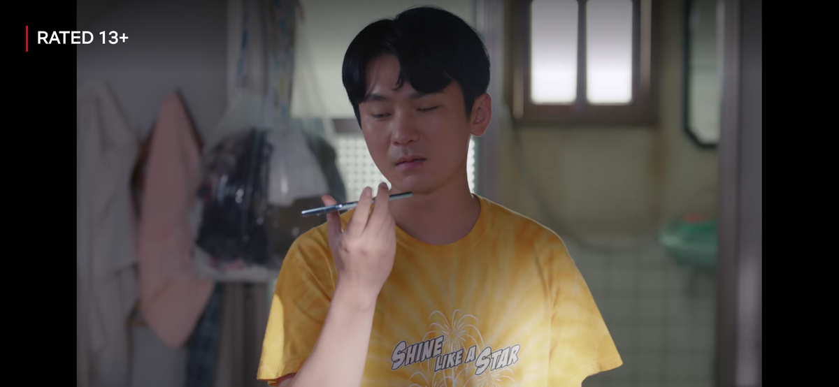 am_ecouter's tweet image. #ItsOkayToNotBeOkay 
shout out for this guy. underrated and yet maraming nakakarelate. tatawagin ka pag kelangan. 🤣😊❤️