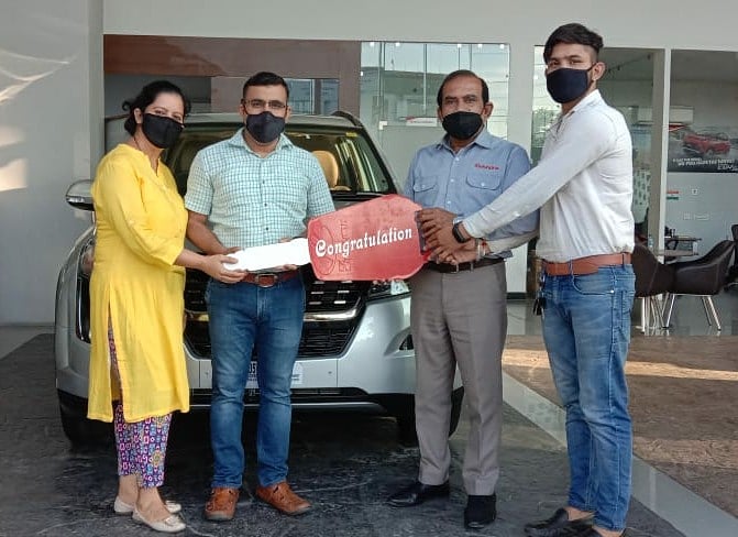 jsgrover07's tweet photo. Congratulations to Mr. SAMRAT SINGH on your brand new Mahindra XUV500 W11 (OPT) ( SILVER). 
JS Grover Autos wishes you many joyous drives, may your journey with your new car be full of happiness.

J S GROVER AUTOS PVT LTD  PATHANKOT , GURDASPUR &amp; BATALA . https://t.co/NmDMRBToDY