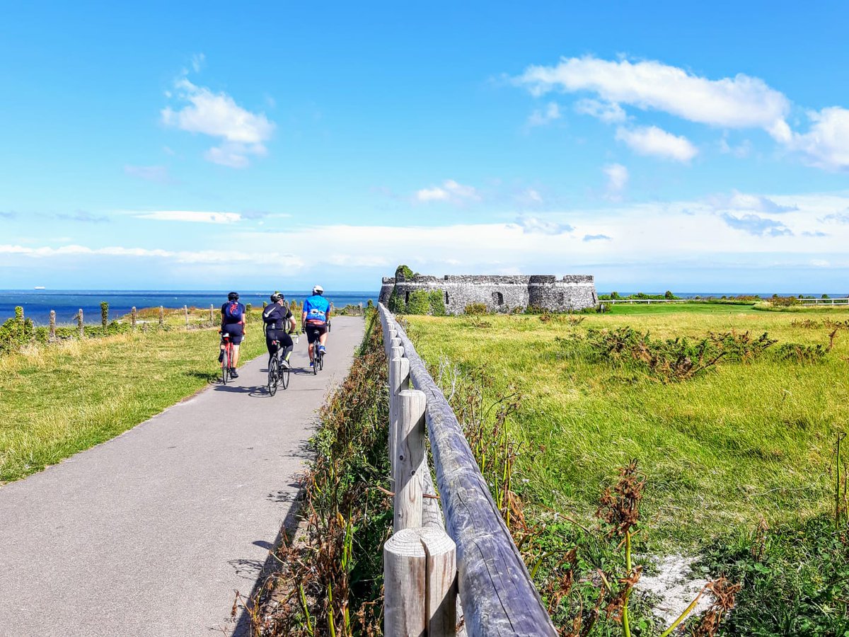BBGuides's tweet photo. Today much of England and Wales will see temperatures peak between 30 and 34ºC. What would be your outdoor suggestion of a #staycation this weekend?
#FridayVibes #Summer https://t.co/S8f28bFZ60