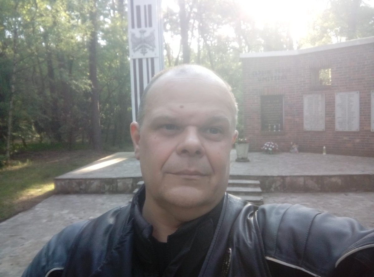 biurbit's tweet photo. Pozdrawiam wszystkich którzy nazwali mnie PIS -owskim trollem...to dla Was "Silni Razem" 😏 dla mnie mają znaczenie inna maksyma - Bóg, Honor, Ojczyzna !!! https://t.co/lMI23ZdFt2