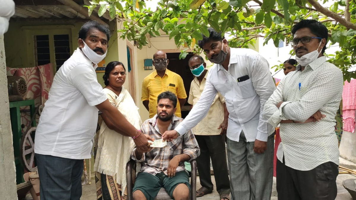 teamnaralokesh's tweet photo. Financial assistance has been extended by @naralokesh Garu to Nandam Nagaraju. The party will also help in the future.  #TeamNaraLokesh https://t.co/bjeoyeJbxQ