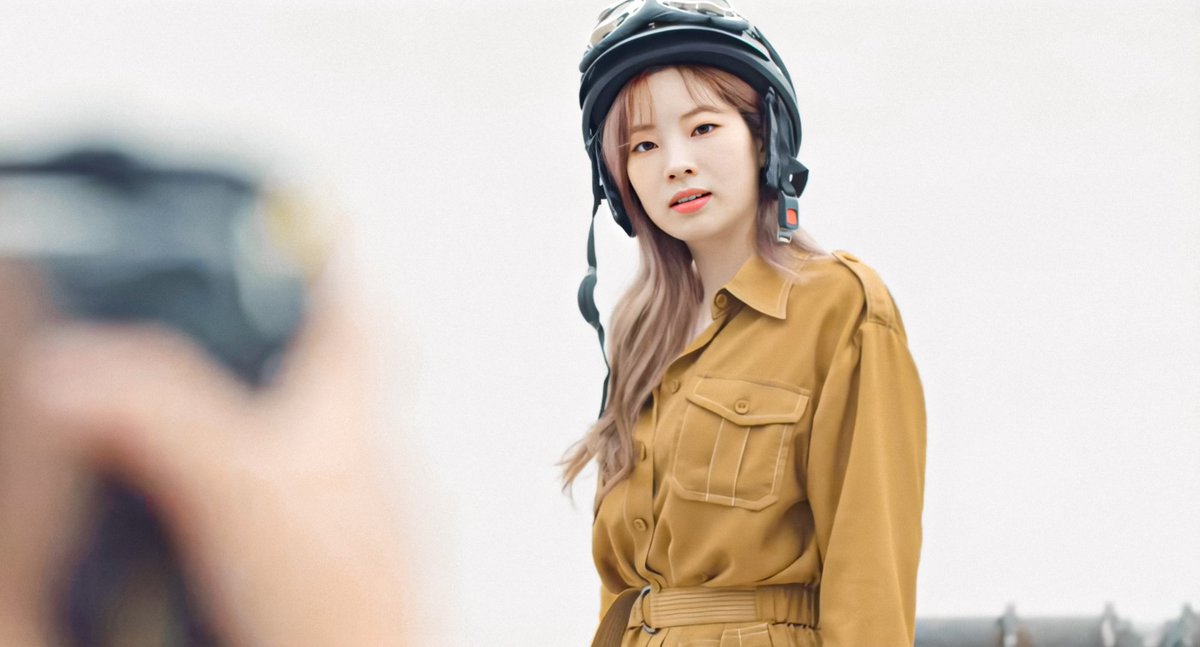 KDHLOOKS's tweet photo. Dahyun and her helmet on. 
#Dahyun #다현 https://t.co/SInPm9cSLX