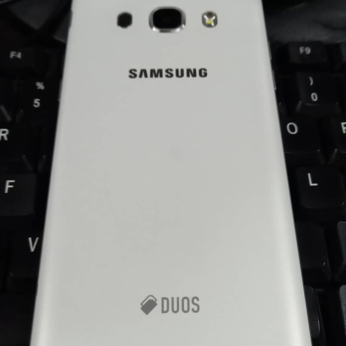 AzisMessi's tweet photo. jual samsung j5 milik saya sendiri tgn pertama, no minus, mulus, ori, sesuai gambar, lengkap, mahar 1jt saja https://t.co/42CQXdvnPC