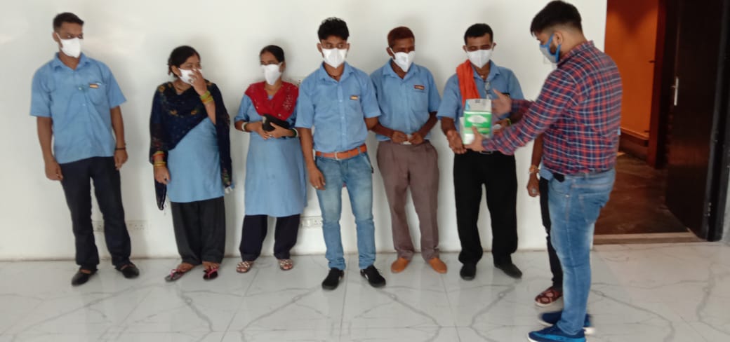 itvfoundation's tweet photo. The ITV foundation in association with Virtuoso Optoelectronics will be distributing masks to Corona Warriors across Delhi - police men, sanitation workers, health-care workers, ITV Network reporters &amp; others

#CoronaVirus #COVID19 #CovidWarriers #mask #safety #iTVFoundation https://t.co/8Dgs0rwTnU