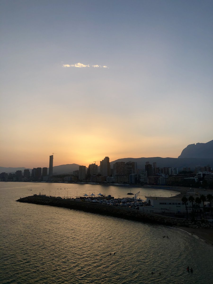 Beninter's tweet image. 📸 Una de las escenas de #Benidorm que jamás nos podríamos cansar de ver: el atardecer desde el Castillo 🧡.

📸 One of the Benidorm scenes that we never get tired of seeing: the sunset from the Castle area 🧡.