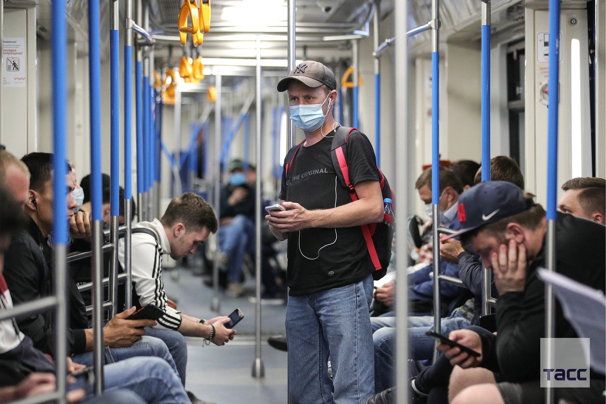 Зеваки в Московском метрополитене