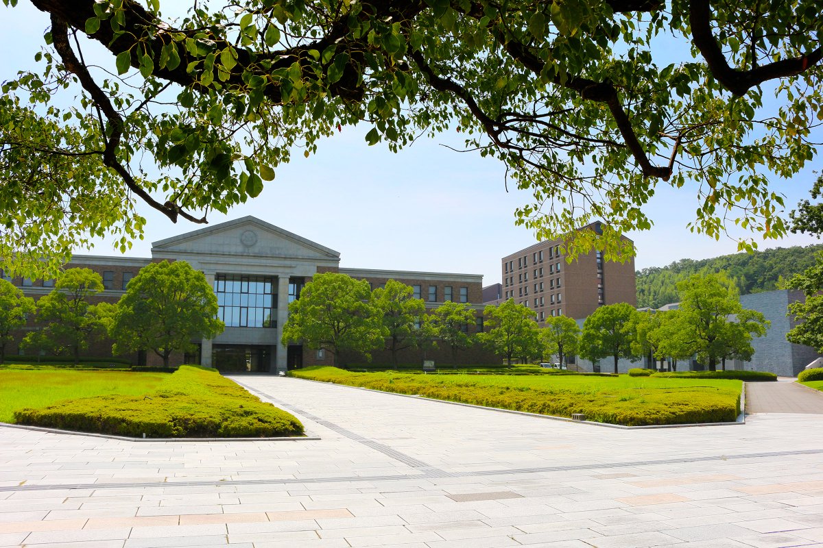 同志社大学 在学生のみなさん 慣れないオンラインでの授業お疲れ様でした 明日8月8日 土 から夏期休暇です 毎日とても暑い日が続いています 新型コロナウイルス感染症の対策に加え 熱中症にも気を付けながら 夏休みを元気にお過ごしください