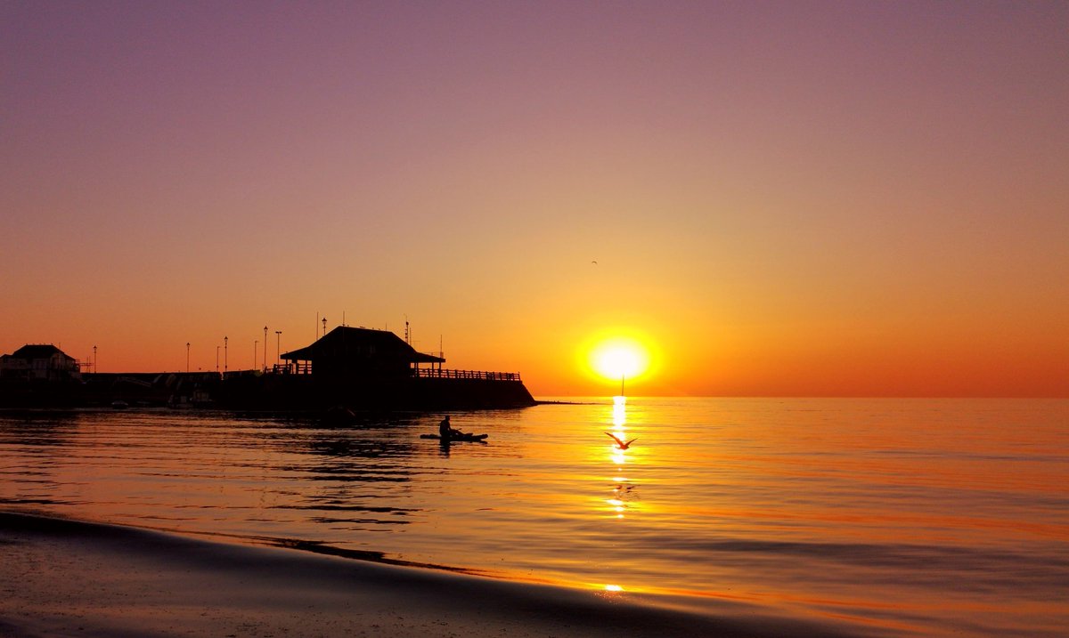 This mornings sunrise on Broadstairs beach, Kent.

#sunrise #Broadstairs #broadstairsbeach #vikingbay #kent #stormhour