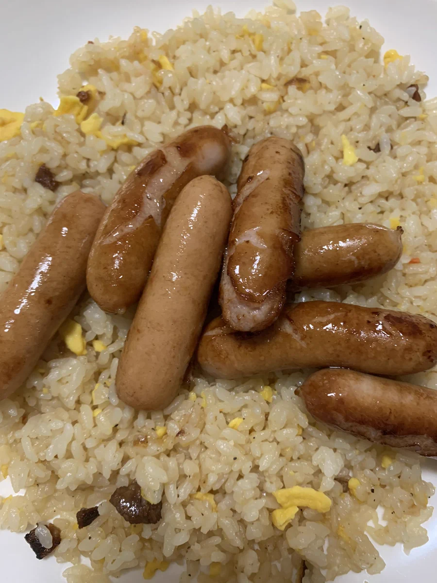 これが最高にいい！冷凍チャーハンとウインナーの最強合わせ技！