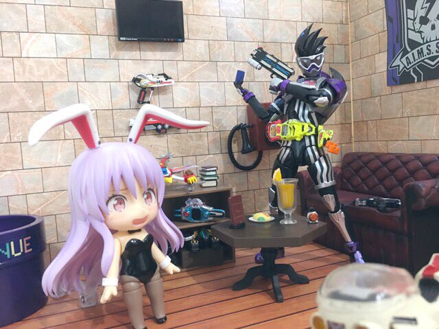 inari_maru9's tweet photo. ゲンム『このコードを読み解くと...』
①ライダーカードは無くても良い。
②呼び出すキャラに、シリーズの制限は無い。
③呼び出すキャラはランダムに見えるが、何らかの『関係性』が有る。
④呼び出したキャラが留まる時間は『関係性』に依る。
#circle9 https://t.co/3B0I7OPzWp