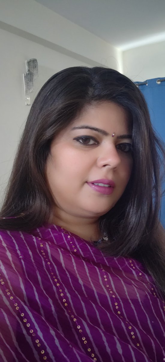 RidhimaTripath4's tweet photo. Different Looks wid #Handloom
~Can never go wrong wid a Kanjeewaram,Wearing 1 in Maroon
~Going for a chit chat wear d cool linen dress
~Jaipuri Lehariyas are to die for
~Apne Benaras ki toh baat hee nirali hain ..My fav pink colour Banarasi suit
#HandloomDay
@smritiirani https://t.co/KNwtC9uPMW