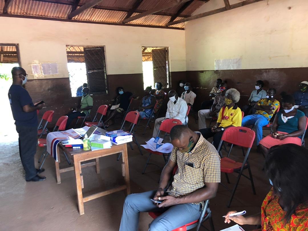 WaterAid_Ghana's tweet photo. #COVID19 preventive measures of washing of hands, social distancing, masking-up etc were adhered to at the Human Rights Based Sensitization and Advocacy training. #WASH #SCHOOLWASH #WATERAID #SANITATION #MOI #MOSWR https://t.co/9yb9moq53P