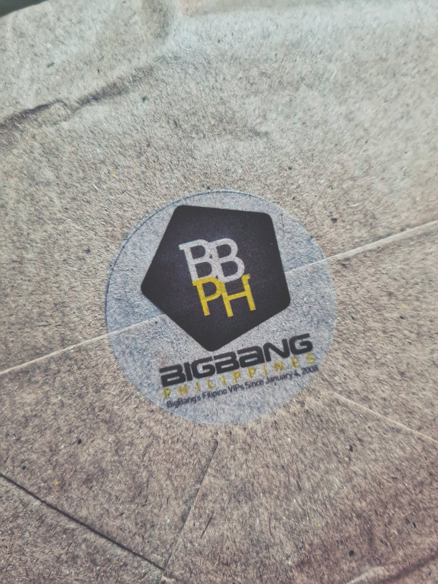 czj619's tweet photo. Thank you @bigbangph ππ·π
Want one @rdenese? I can give you the safety key too! Happy Belated Birthday!
#VIPTilWhenever #BigBangPh #BigBangVIP #BigBangVIPPH https://t.co/oIw2n1lGFG