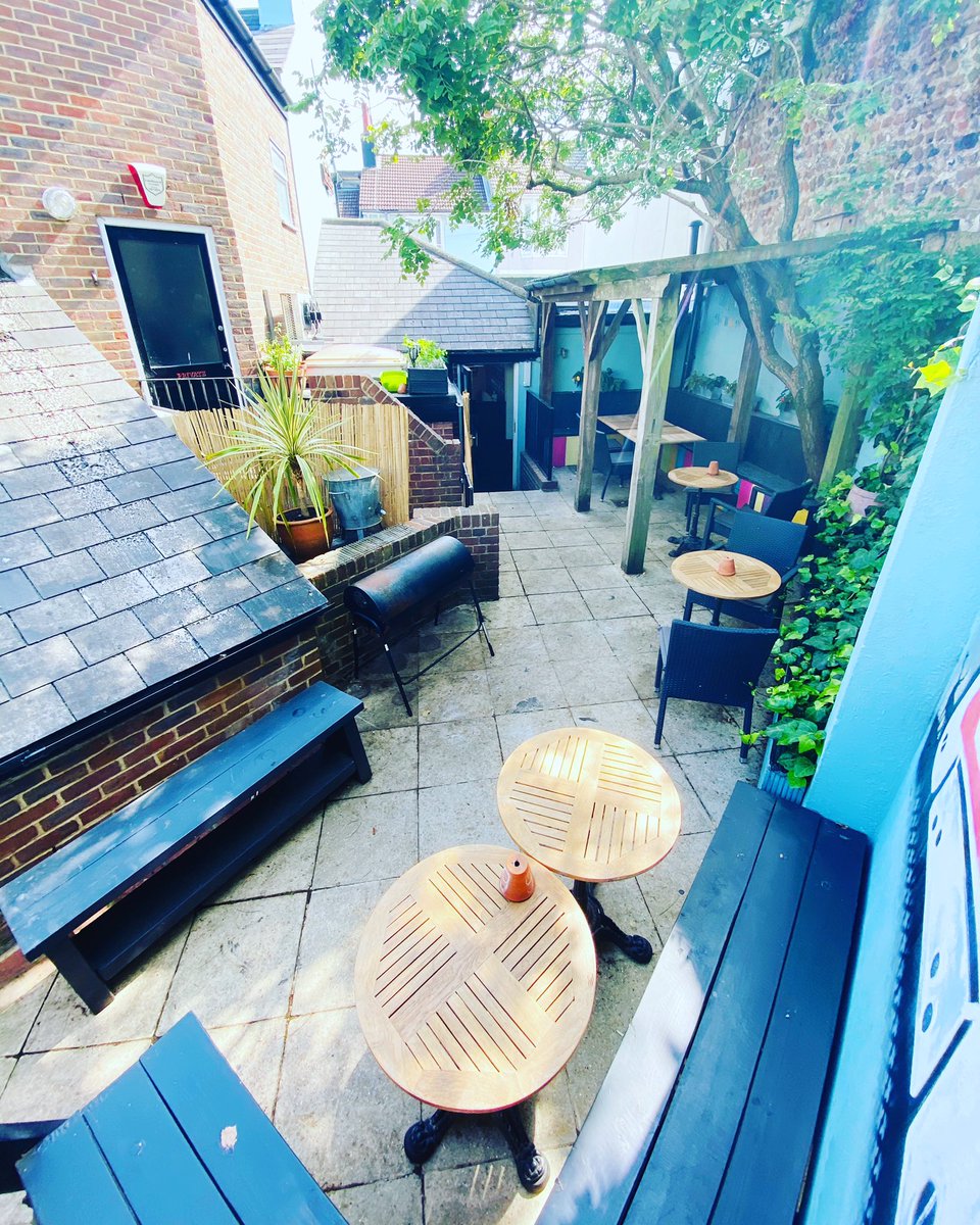 pvillearms's tweet image. Last day of work before the weekend starts? The weather is looking seriously good! We are open from 4-12 and food from 4-9 to kickstart the fun!☀️😎🧊
-
-
-
#summervibes #pubgardenweather #pubgarden #thisisbrighton #fridaynight #longlivethocal #summercocktails #summermenu