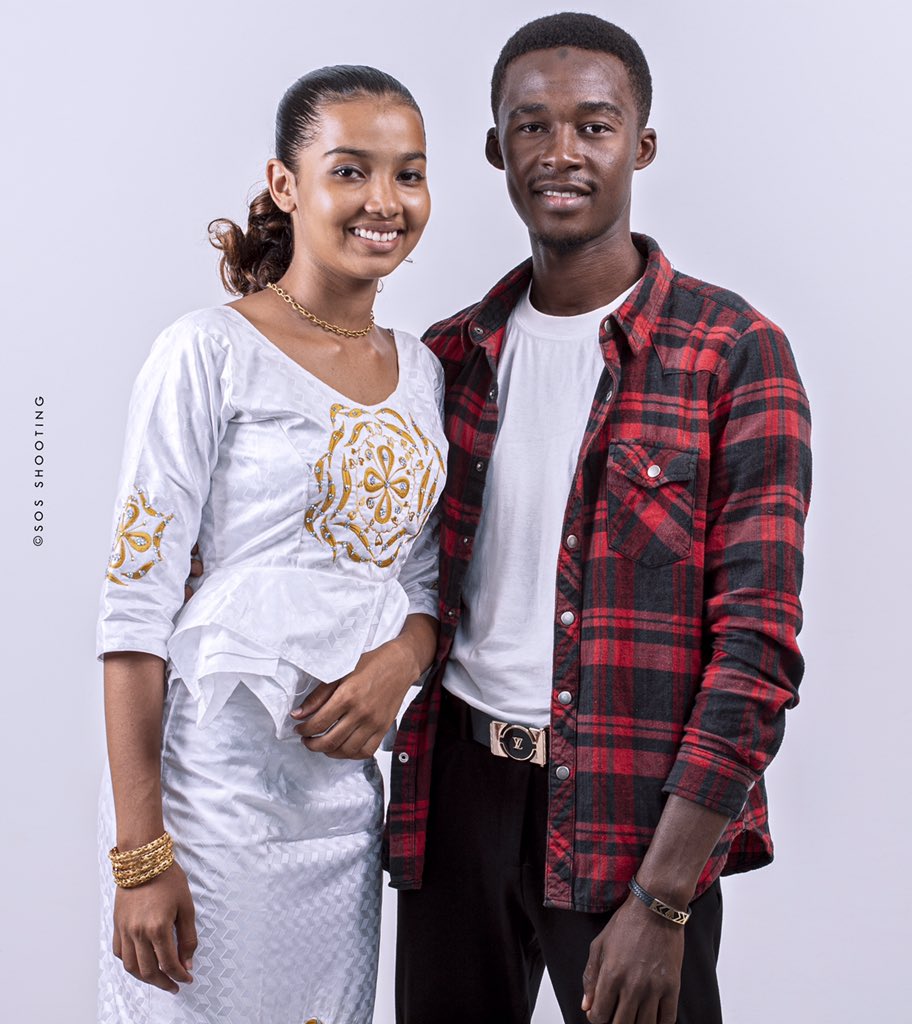 ShootingSos's tweet photo. #LydiaTPM feat @AbakarSayo : On pourrait penser qu'une rock star mariée à un super-mannequin serait l'une des plus grandes choses au monde, ça l'est.
Shoot: SOS-Shooting

N'oubliez pas que a partir de 21h30 vous allez découvrir un nouveau jeune talent  sur notre pages Facebook https://t.co/1NEPkHlmks