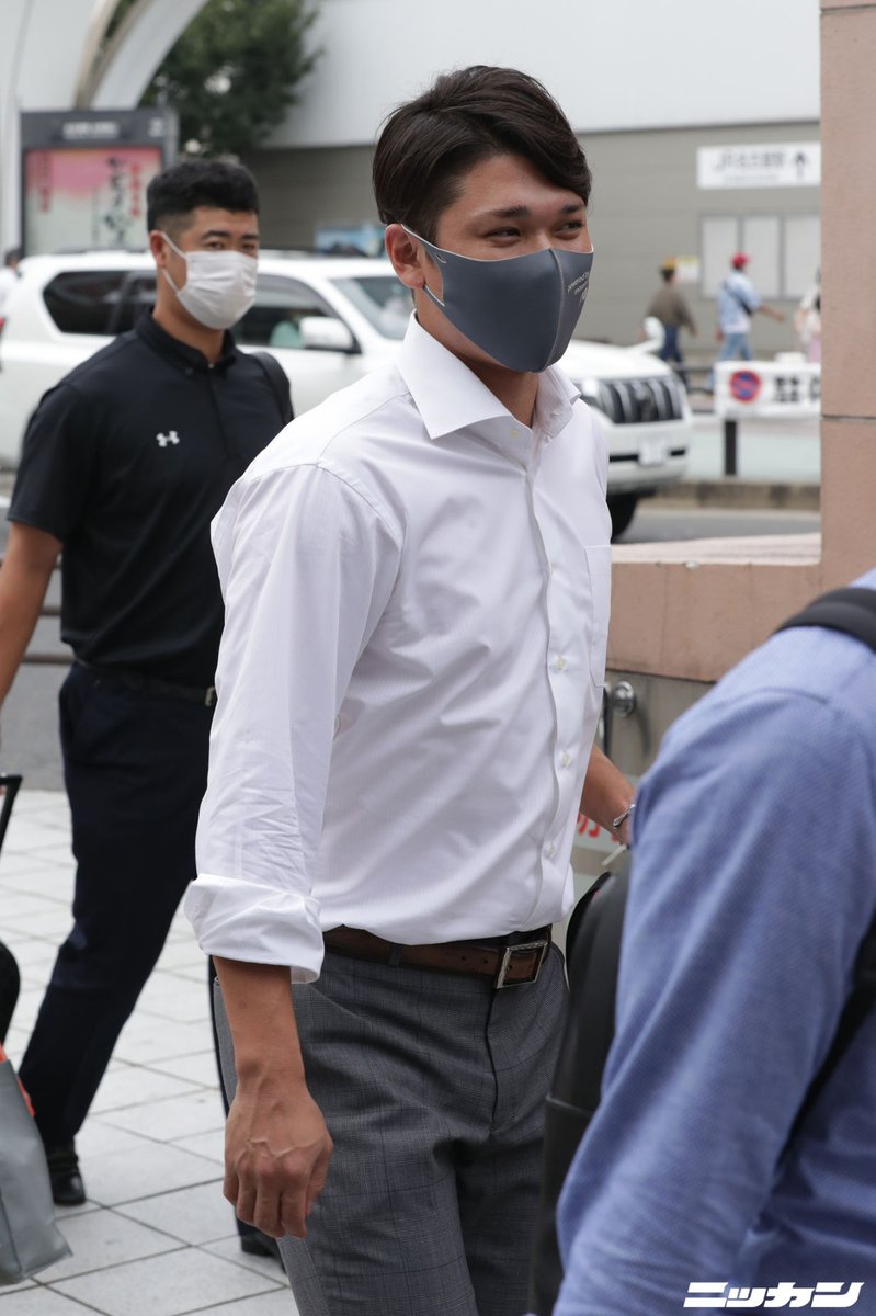 中日 － #巨人@ #ナゴヤドーム】 #キャプテン #坂本勇人 長袖シャツを