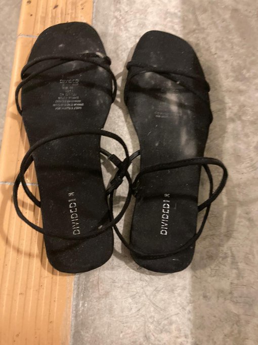 結果是選擇了這雙潮流興既涼鞋 這樣插是最爽的,套實. 射超多...拍了很多影片.所以圖片都少 哈  #扫楼 #恋足 #打胶  #原味 #射鞋 #Cumshoes #射平底鞋 #Cumflats https://t<a href="/tag/%E5%8E%9F%E5%91%B3"class="tags"><span>#原味</span></a><a href="/tag/%E6%81%8B%E8%B6%B3"class="tags"><span>#恋足</span></a><a href="/tag/cumshoes"class="tags"><span>#cumshoes</span></a><a href="/tag/%E6%89%AB%E6%A5%BC"class="tags"><span>#扫楼</span></a><a href="/tag/%E6%89%93%E8%83%B6"class="tags"><span>#打胶</span></a><a href="/tag/%E5%B0%84%E9%9E%8B"class="tags"><span>#射鞋</span></a><a href="/tag/%E5%B0%84%E5%B9%B3%E5%BA%95%E9%9E%8B"class="tags"><span>#射平底鞋</span></a><a href="/tag/cumflats"class="tags"><span>#cumflats</span></a>