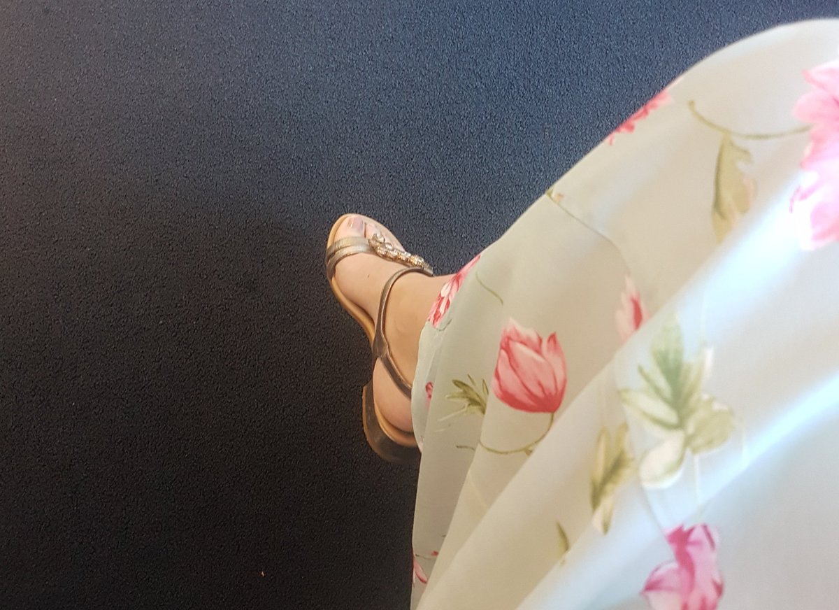 patriciak1984's tweet image. En na een brakke nacht om 9.15 bij de huisarts zitten voor mijn maandelijkse 💉 #wachtkamertweet #doenweeven #zoladex