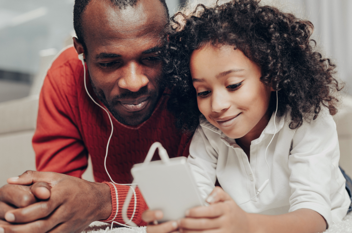 Looking for ways to entertain your child this summer? Why not listen to one of these fun podcasts, which are guaranteed to be a hit with the whole family! 🎧

doodlemaths.com/2020/08/07/bes…